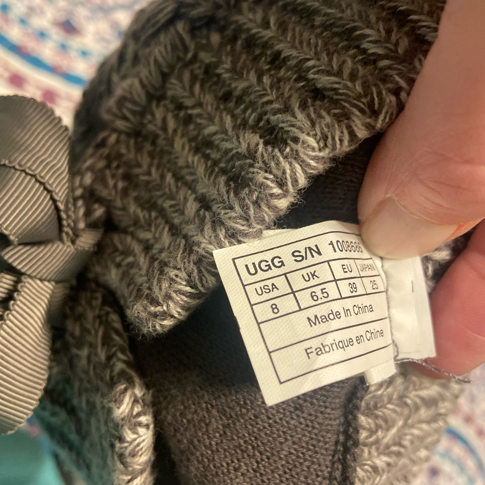 Ugg sweater boots size 8